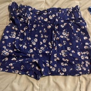 Gently Used Paper Bag Shorts / Navy Blue w/Daisies. Size Small Thread & Supply